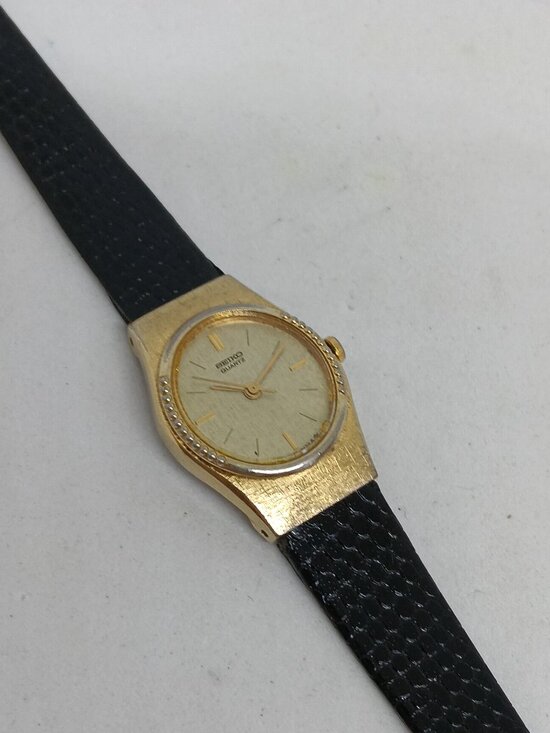 VINTAGE 1984 Seiko 2C21-5060 Women\'s 19mm x 26mm Japanese Quartz Watch NEW BATT main image 7
